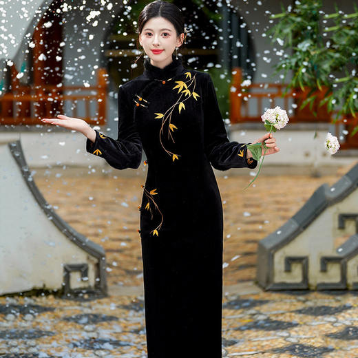 高端刺绣黑色丝绒加绒冬装国风中式长袖改良厚款女高级感旗袍SC22349 商品图1