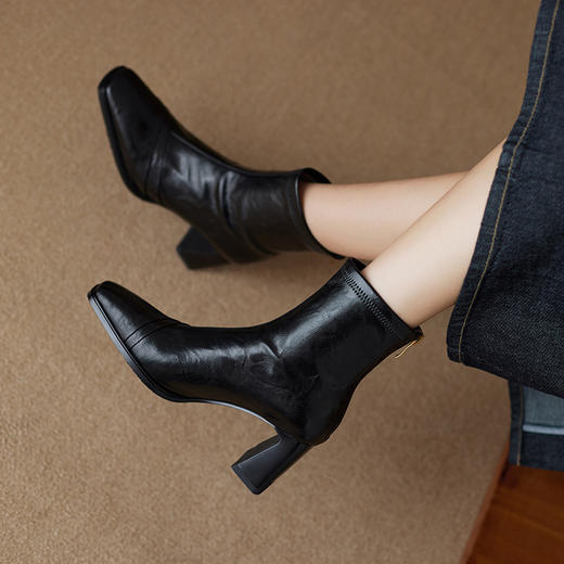 【预售5天】法式复古美拉德棕色弹力瘦瘦短靴秋冬新款时尚方头粗跟高跟单靴b7296 商品图3