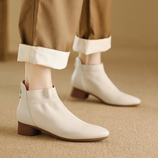 【预售5天】头层羊皮 3cm米白色短靴尖头切尔西靴子低跟真皮女靴LG&505-831 商品图1
