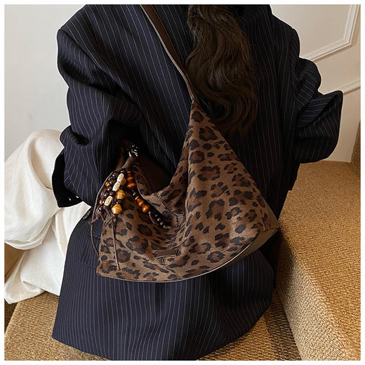 【冬日麂皮绒包包大合集】柔光绒面， 复古又利落，随手一放都有型，手提包、斜挎包、腋下包随心选，到手仅需59.9-69.9元 商品图5