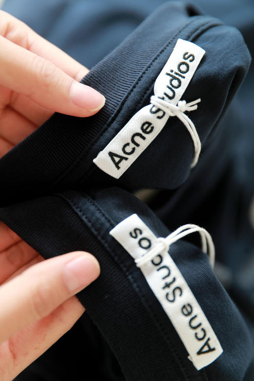 假两件长袖tee，胸口字母印花。复古做旧破洞水洗圆领上衣E010658 商品图1