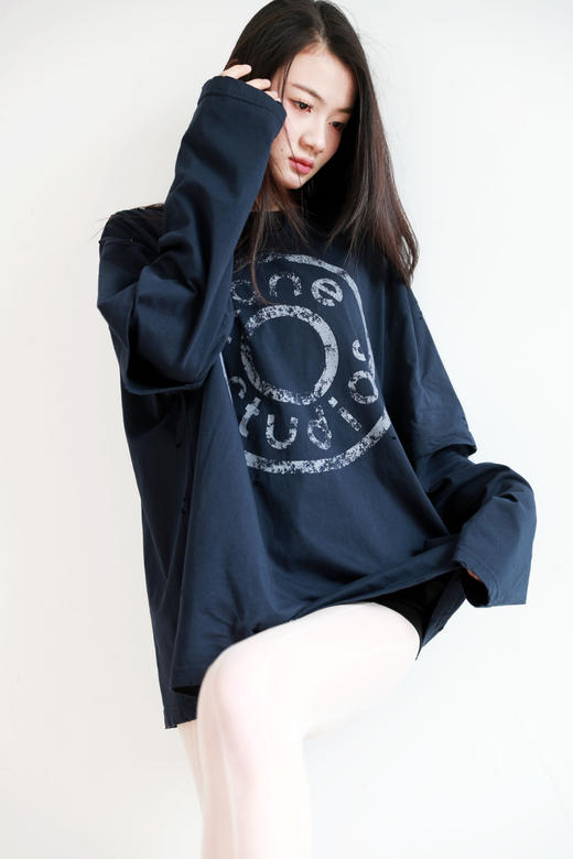 假两件长袖tee，胸口字母印花。复古做旧破洞水洗圆领上衣E010658 商品图7