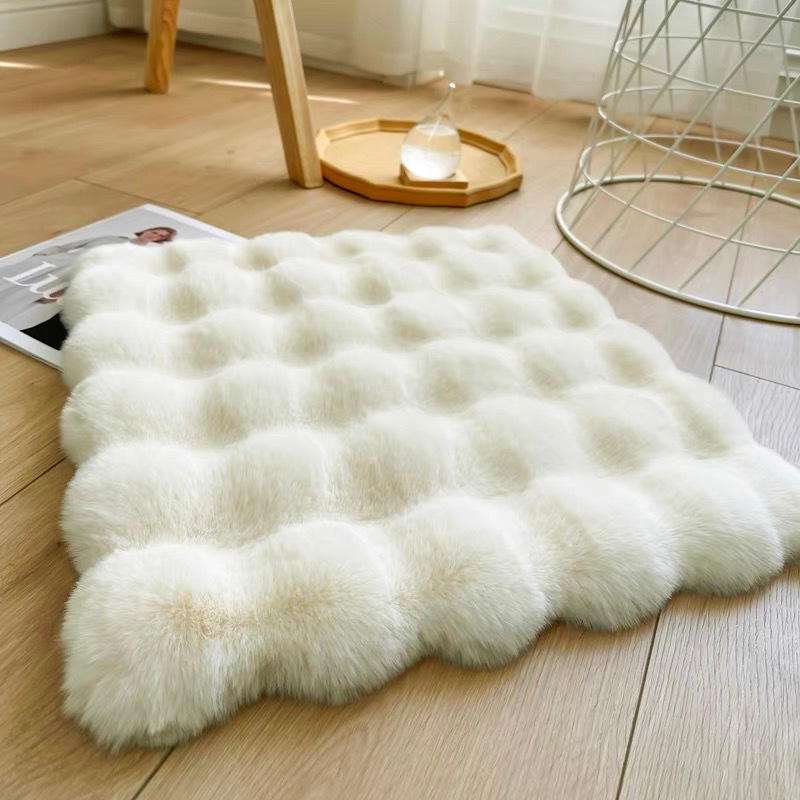 29.9/2个！PP上的小火炉🔥【三浦植造仿兔绒坐垫】冷板凳秒变暖宝宝！秋冬久坐党必入‼️  ☁️仿兔绒面料，蓬松柔软 ☁️保暖舒适，久坐不怕累 ☁️防滑黑科技，稳固不移位 