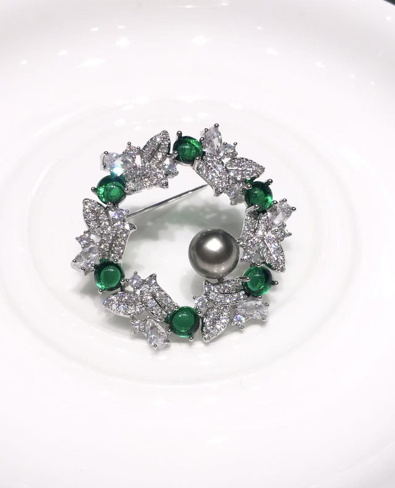 【私席真珠·新年盛宴】大溪地珍珠胸针 合金镶嵌锆石8-9mm 近圆