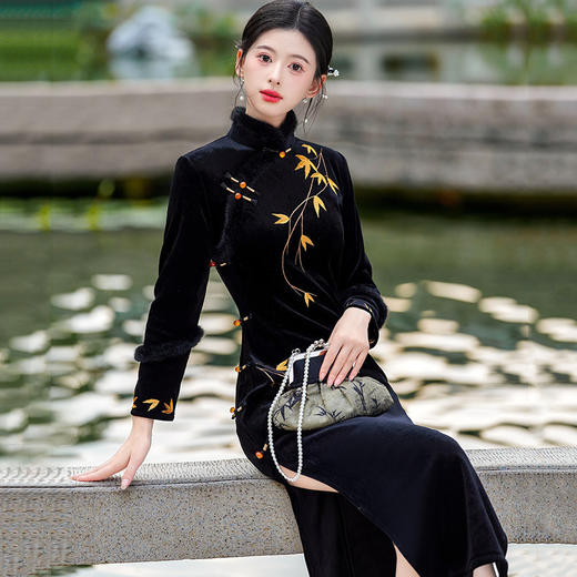 高端刺绣黑色丝绒加绒冬装国风中式长袖改良厚款女高级感旗袍SC22349 商品图3