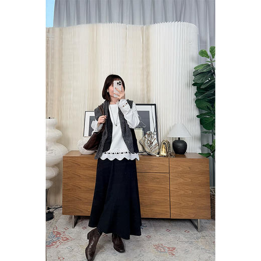 阳光味道 白色抓绒长袖T恤 拼接精致刺绣花边 超软糯的面料触感 一年可穿三季 商品图1