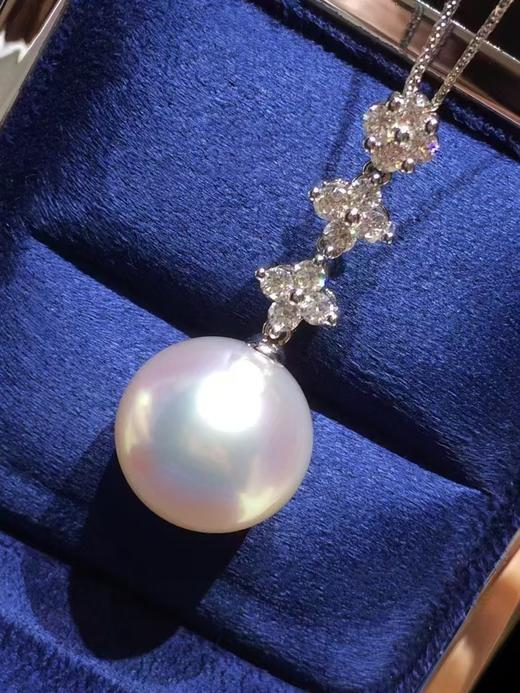 【私席真珠·新年盛宴】极光大澳白套装18K白镶钻白珍珠耳针+18K金镶钻白珍珠吊坠（不含链子） 商品图2