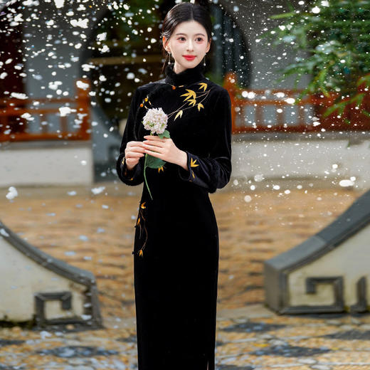 高端刺绣黑色丝绒加绒冬装国风中式长袖改良厚款女高级感旗袍SC22349 商品图2