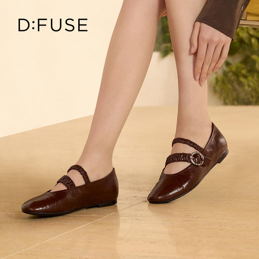Dfuse迪芙斯2026春季新款圆头不对称褶皱袢带平跟玛丽珍单鞋DFE1111045 商品图0