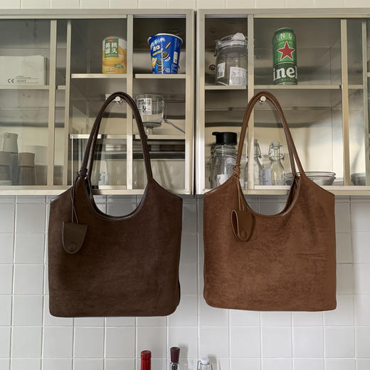 【冬日麂皮绒包包大合集】柔光绒面， 复古又利落，随手一放都有型，手提包、斜挎包、腋下包随心选，到手仅需59.9-69.9元 商品图2