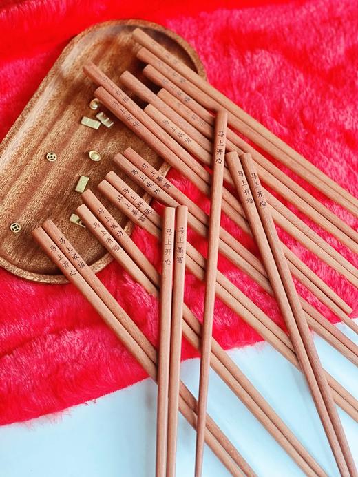 马年❗️29.9元20双❗️双枪红檀木招cai筷礼盒❗️全新升级3.0版本❗️带定制外包装和塑封❗️原材料暴涨，随时涨价❗️ 商品图3