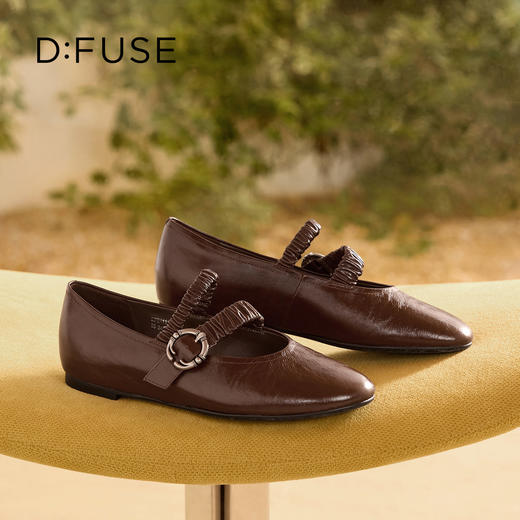 Dfuse迪芙斯2026春季新款圆头不对称褶皱袢带平跟玛丽珍单鞋DFE1111045 商品图4