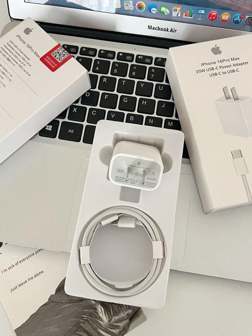 【京东自营35W~原装17专用快充套盒】 该充电器支持苹果 15、16，17，通用快充，同时兼容 C 口苹果平板或安卓手机。 原装充电器，充电不伤机，不掉电池，不发烫 商品图5