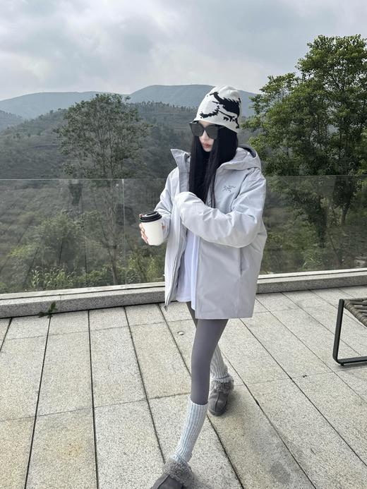 【体验无断层】始祖鸟ARC'TERYX Solano索拉诺连帽羽绒服 显瘦松弛感绝了！ 宽宽松松的版型上身巨显瘦 搭配Iulu瑜伽裤和 ugg 雪地靴，降温这样穿真的太好看了～ 商品图3