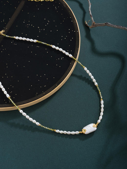 子佩集【芳华璀璨】银S925珍珠惜王妃项链【SGN0895001】3*5小巴洛克珠9*14mm方块绿镀金2601 商品图6