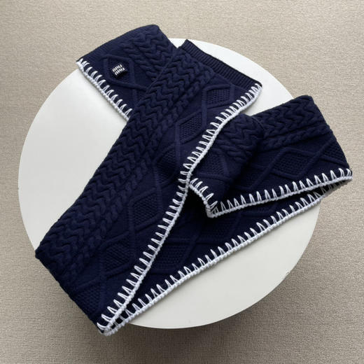 16-9 极限特惠 独家圆正 miu新年限定 初剪羊毛山羊绒混纺 学院范复古绞花 长款围巾 商品图12