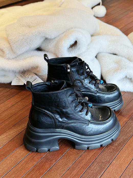 【轻松get大长腿  拿捏酷飒感】厚底马丁靴  经典黑色不过时  百搭时髦 配短裙、半身裙、牛仔裤都很酷  厚底拉长双腿线条  超显腿细腿长~ 商品图10