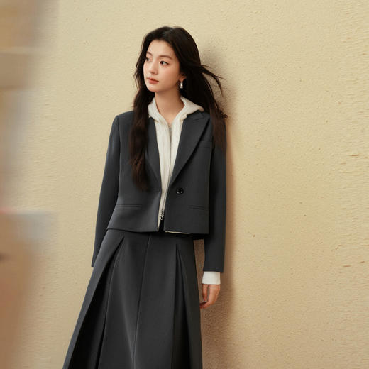 【商场同款】诗凡黎立体压褶半身裙25秋新款显瘦裙子女3G8341421 商品图4