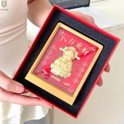 【表面含金 质感细腻 中国金楼品牌】999足金马年 马上有钱&八方来财 迎财神摆件（专柜礼盒礼袋） 商品图3