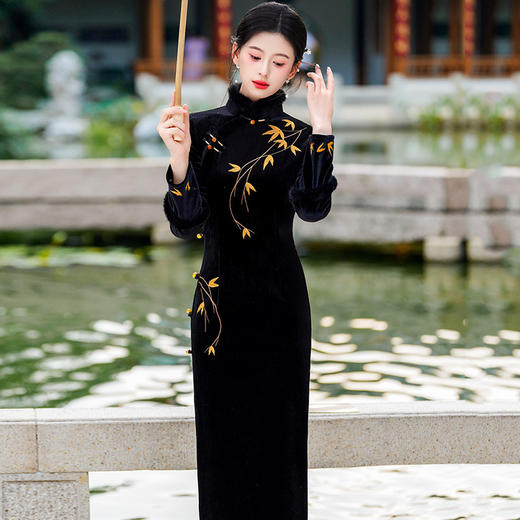 高端刺绣黑色丝绒加绒冬装国风中式长袖改良厚款女高级感旗袍SC22349 商品图0