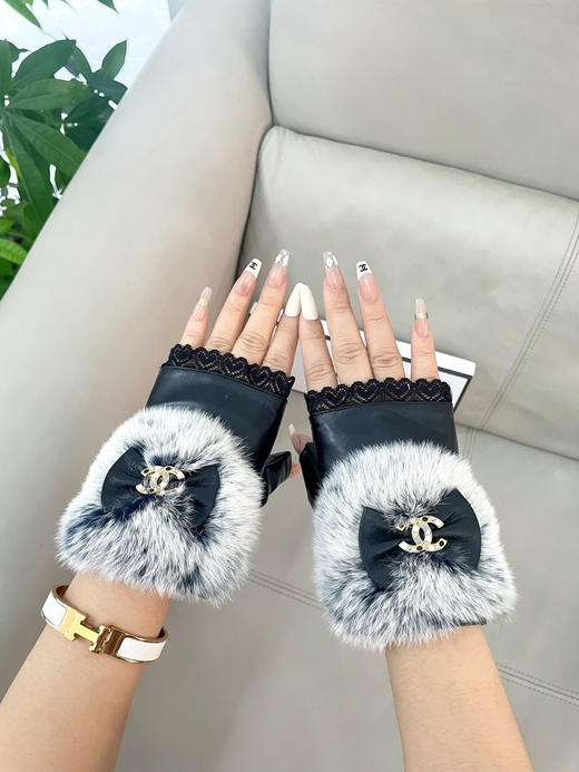 秋冬特惠💰240 香奈儿女士新款高档毛呢短款手套选用进口小羊皮 商品图0
