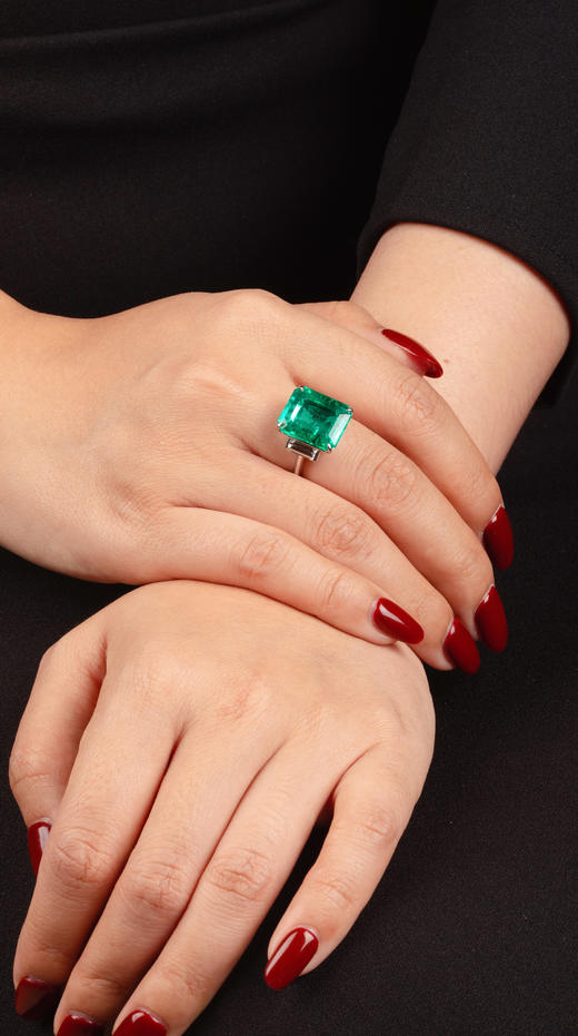 独角鹿西洋古董21世纪法国出品几何造型铂金镶嵌哥伦比亚祖母绿及钻石戒指 商品图0