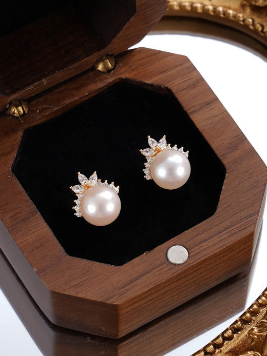 子佩集【月桂冠冕】银S925珍珠惜王妃耳钉【HJYED001】7.5mm珠镀金兰花草2601 商品图3