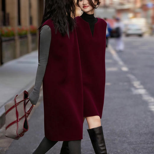 （小眠专属）V领毛呢背心裙 | 年度显白神器老钱风叠穿，优雅与温暖此时相融 保暖防寒的同时营 造层次变【3-7天发货】 商品图3