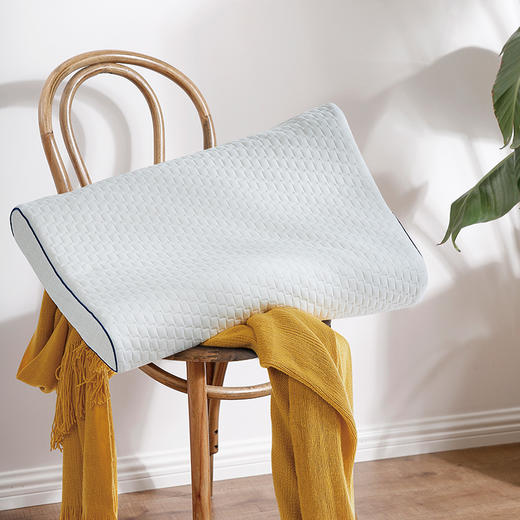 富安娜臻逸泰国进口呵护乳胶枕58*39cm【分仓直发，72小时发货，周末节假日不发货】 商品图2