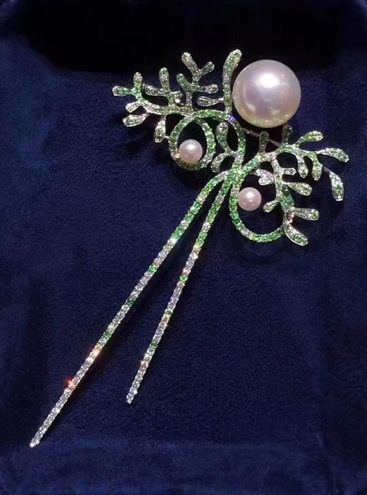 【私席真珠·新年盛宴】18K金镶钻/沙弗莱白珍珠胸针
4mm+11-12mm极品海水珍珠，正圆（孤品） 商品图0