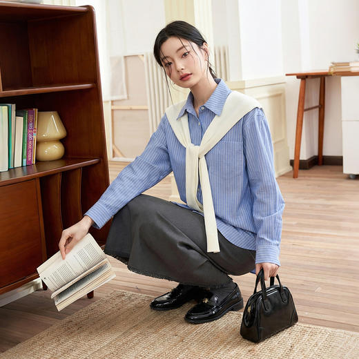 【限时秒杀】西遇慵懒蓝色条纹衬衫女2026年春季新款通勤风宽松休闲长袖衬衣10260018 商品图3
