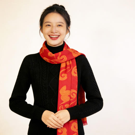 福寿绵延 中国红吉祥云纹围巾 商品图3