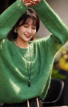 显白柔光竹绿拉绒高级软糯丰盈羊绒羊毛衫