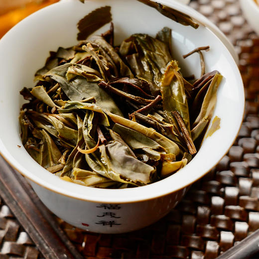 【VIP2以上客户专享福利】2016年压制，只有38饼，一叶相传 十年陈老生茶；2016年布朗山头春古树茶；357g/饼，7饼/提！真正懂布朗山的资深玩家必入手！ 商品图4