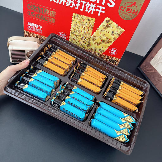新年送礼🎁年货推荐！董宇辉直播间同款🔥开团1大盒💰39.9！【红谷林霸气双拼苏打饼干礼盒】 商品图5
