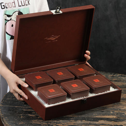 【紧秀匀整怡人醇柔❗️精美烫金皮纹礼盒装】年货节送礼高级精选武夷山正山小种礼盒装礼品装红茶叶浓香型250g。jc 商品图2