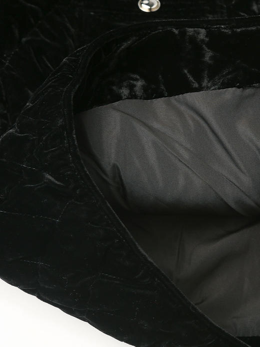 黑色丝绒菱格绗缝短款外套 圆领金属纽扣双口袋修身显瘦秋冬复古轻奢气质通勤保暖上衣 商品图4