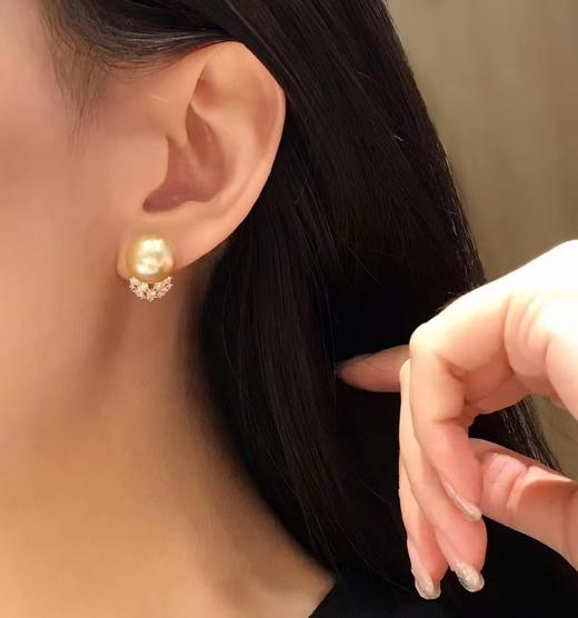 【私席真珠·新年盛宴】
18K金镶钻金珍珠耳针， 11-12mm珠，圆，孤品 商品图2