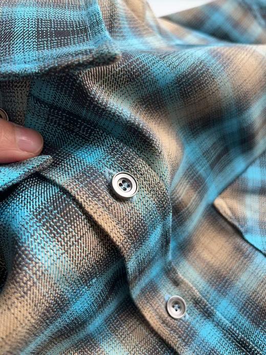 老米优品🎈3-5天。清新又复古！《蓝色调格纹oversize长袖衬衫》宽松落肩剪裁，不挑肩宽身形，显瘦效果一绝。CY260105A 商品图11