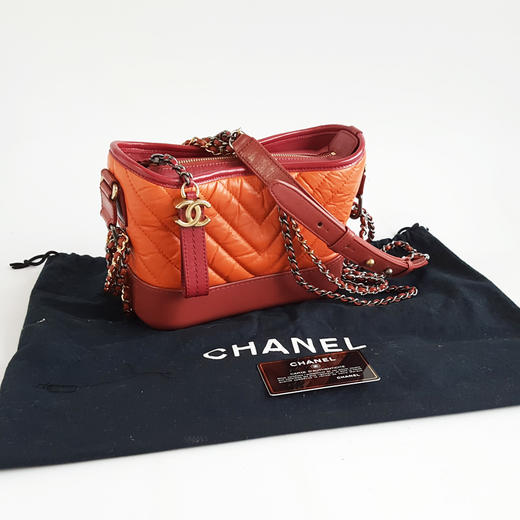 【95新】CHANEL香奈儿Gabrielle系列A91810 Y83983 K1164小号红橘拼色V纹Gabrielle流浪包单肩斜挎包女士 311225AK19 商品图1