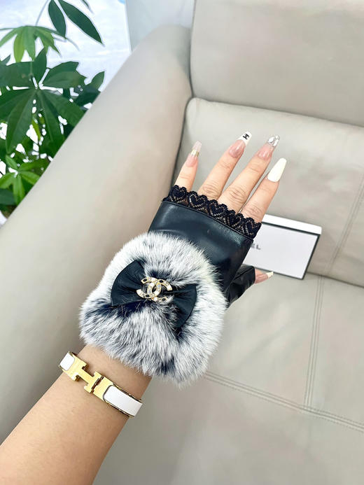 秋冬特惠💰240 香奈儿女士新款高档毛呢短款手套选用进口小羊皮 商品图1