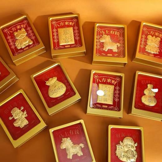 【OLEVO 新年饰品合集】八方来财马上有钱相框摆件  马年足金相框摆件，喜庆又华贵，为您的空间增添一抹独特的祥瑞之气。 商品图3