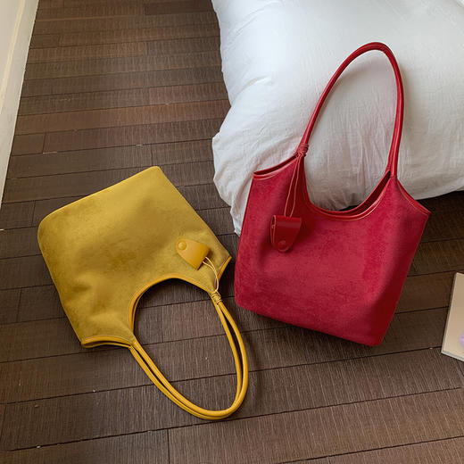 【冬日麂皮绒包包大合集】柔光绒面， 复古又利落，随手一放都有型，手提包、斜挎包、腋下包随心选，到手仅需59.9-69.9元 商品图1