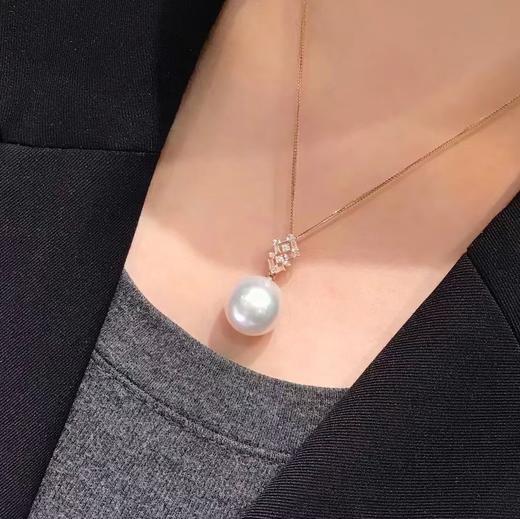 【私席真珠·新年盛宴】18K金镶钻澳白珍珠吊坠，14-15mm珠，椭圆（孤品） 商品图2