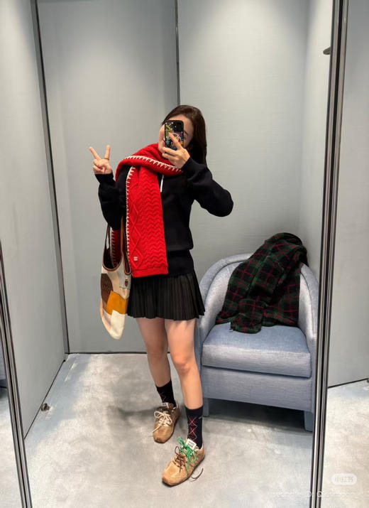 16-9 极限特惠 独家圆正 miu新年限定 初剪羊毛山羊绒混纺 学院范复古绞花 长款围巾 商品图6