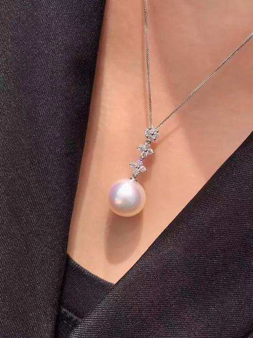 【私席真珠·新年盛宴】极光大澳白套装18K白镶钻白珍珠耳针+18K金镶钻白珍珠吊坠（不含链子） 商品图3