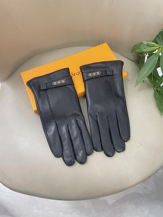 秋冬特惠💰230 LV新款触屏手套 男士手套 高档羊皮手套 商品图0