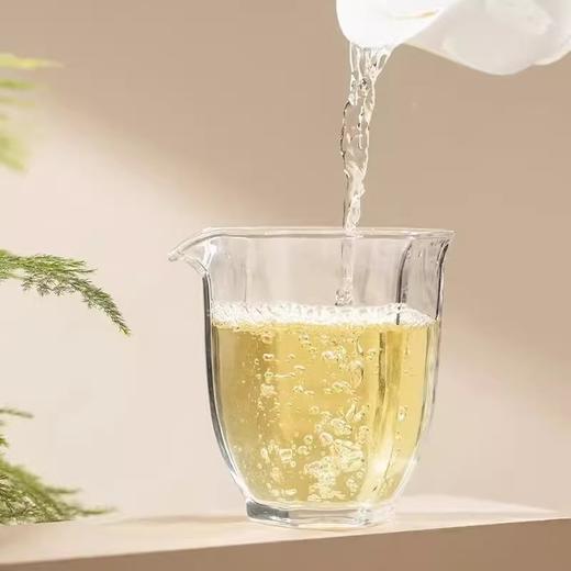 中茶蝴蝶老树白茶春茶2024年5188特级银针白毫木盒装礼袋300g 商品图4