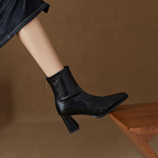 【预售5天】法式复古美拉德棕色弹力瘦瘦短靴秋冬新款时尚方头粗跟高跟单靴b7296 商品图2