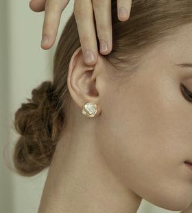 Oflye潮流饰品  简约山茶花滴釉耳钉新款独特耳饰轻奢高级感气质独特耳环